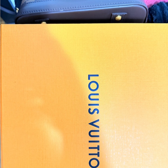 Louis Vuitton Alma Bag - Picture 7 of 9